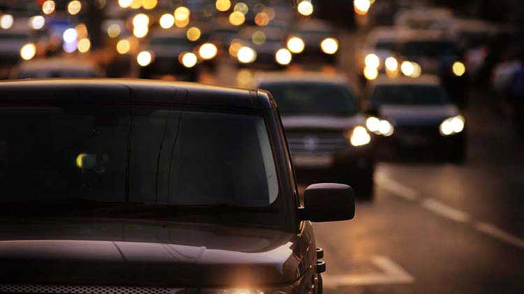 5 Tips to Stay Safe While Driving at Night